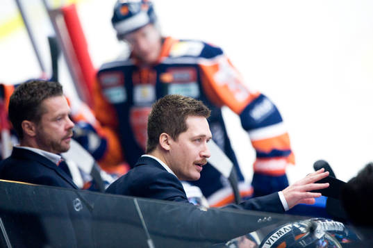 Sam Hallam, coach, Växjö och Fredrik Hellgren,