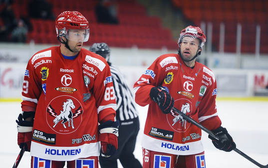 Vita Hästens nr 83 Michael Nylander och nr 22 Peter