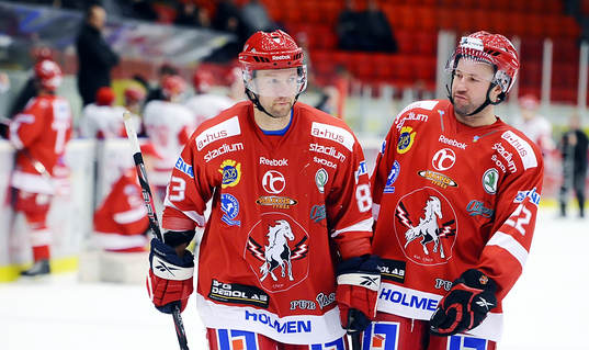 Vita Hästens nr 83 Michael Nylander och nr 22 Peter