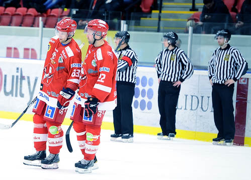 Vita Hästens nr 83 Michael Nylander och nr 22 Peter
