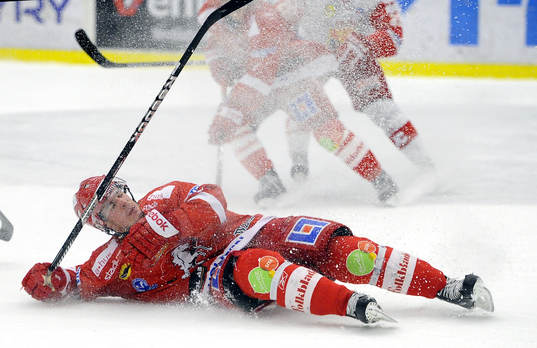 Vita Hästens nr 17 Vilmhelm Åman Stigart gjorde 2-1