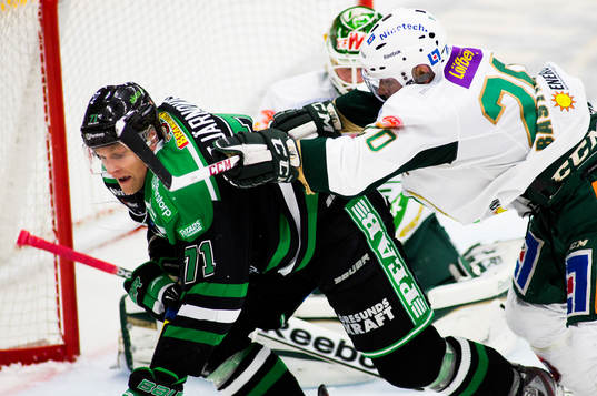 Mathias Tjärnqvist, Rögle, blir tacklad av, Anders