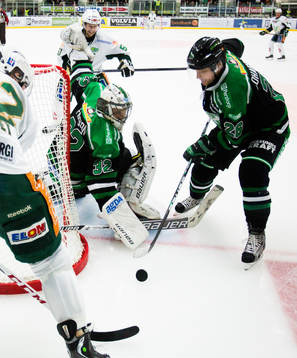 Trångt framför, Jonas Fransson, målvakt, Rögle, Jakob