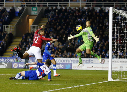 Football - Reading v Manchester United - Barclays Premier