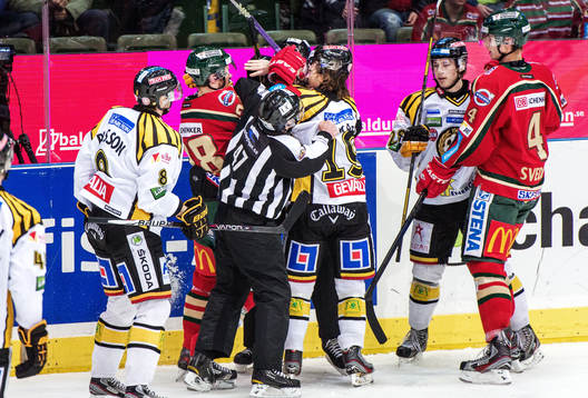 Slagsmål mellan Dick Axelsson, Frölunda, och Calle