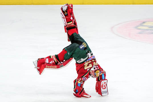 Julius Hudacek, målvakt, Frölunda, hjular på isen