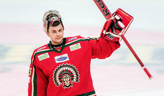 En nöjd Julius Hudacek, målvakt, Frölunda, tackar