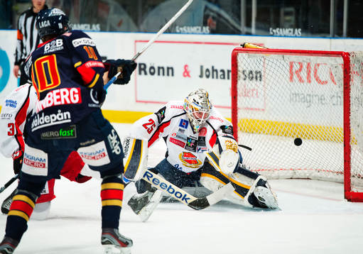 Alexander Wennberg, Djurgården, skjuter in 1-0 bakom