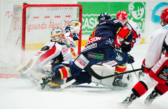 Jhonas Enroth, målvakt, Almtuna, släpper in 2-0-målet