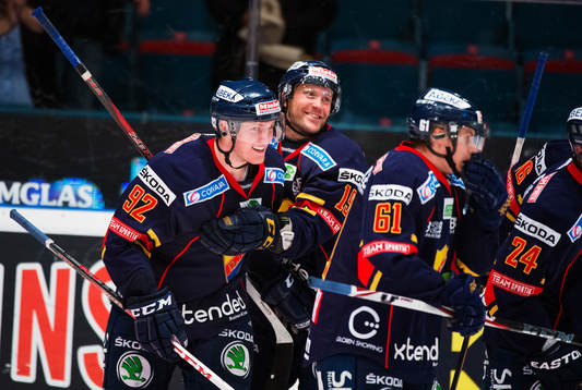 Gabriel Landeskog, Djurgården, kramas om av Jimmie