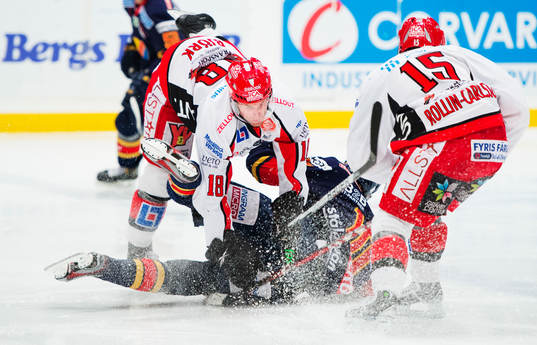 Filip Björk, Almtuna, tackar Alexander Wennberg,