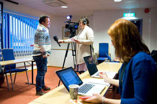 Intervju, mikrofon, kamera