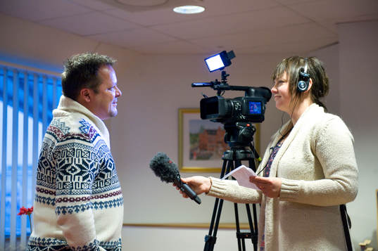 Intervju, mikrofon, kamera