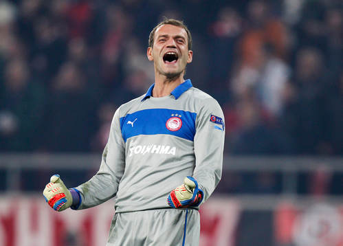 Football - Olympiakos v Arsenal - UEFA Champions League