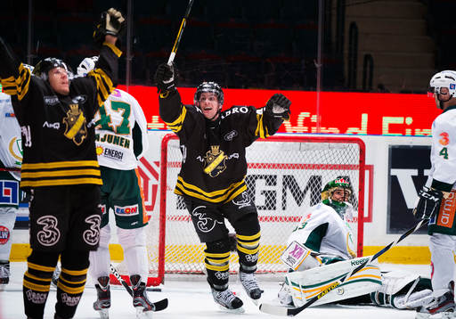 Jonas Liwing och Oscar Steen, AIK, jublar