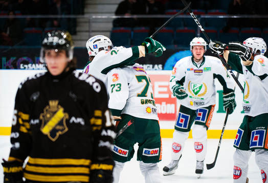 Jonathan Andersson, AIK, deppar samtidigt som spelare i