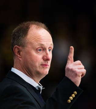 Anders Eldebrink, tränare AIK, gestikulerar