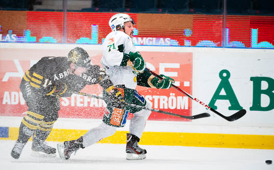 Tobias Viklund, AIK, hänger inte med Christian Berglund,