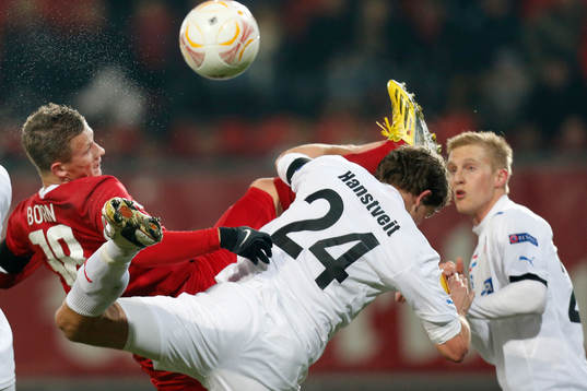 Fotboll, Europa League, Twente v Helsingborg Mirco Born och
