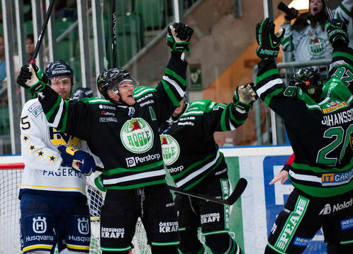 Mathias  Tjärnqvist, gör mål för  Rögle, jubel