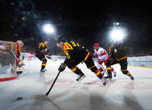 Jonas Nordquist, Brynäs, kontrollerar pucken