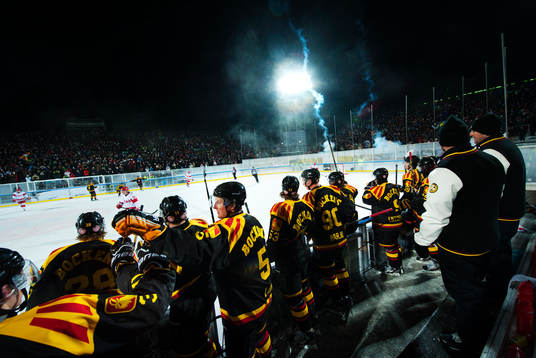 Brynäs-spelare jublar när Martin Johansson gör 3-0 i tom