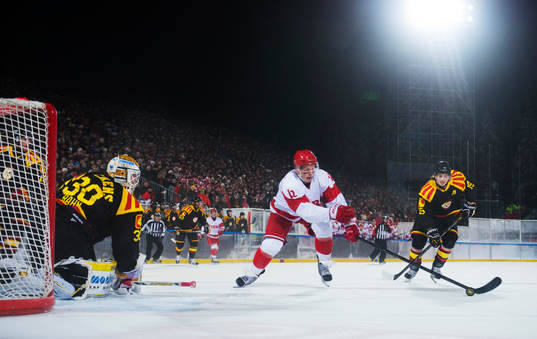 Robin Rahm, målvakt, och Calle Järnkrok, Brynäs, ser Max