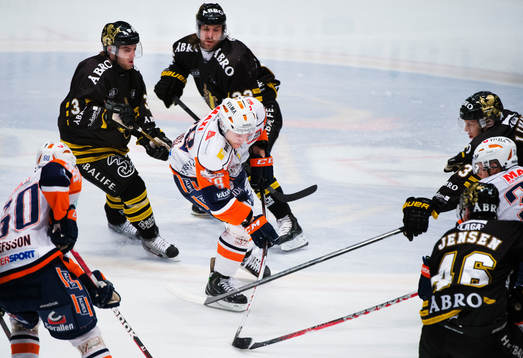 Johan Markusson, Växjö, skjuter in 0-1