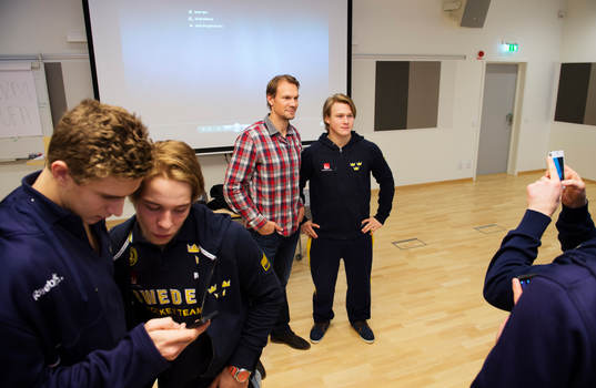 Nicklas Lidström överraskar Sveriges JVM-lag med en visit