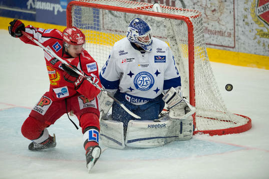 Martin Karlsson, Almtuna oroar framför Erik Hanses,