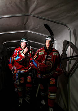 Mathis Olimb och Mats Rosseli Olsen, Frölunda, går ut