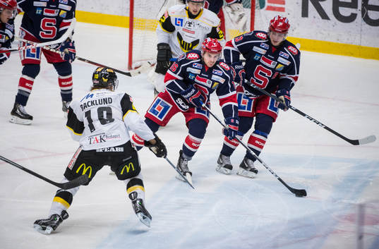 Emil Billgren, Södertälje tar hand om pucken