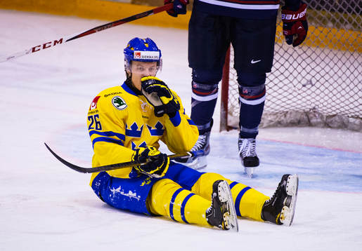 Bläddra bland fler bilder av Ishockey, U20, USA - Sverige