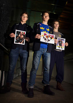 Elias Lindholm, Christian Djoos och Emil Molin håller upp