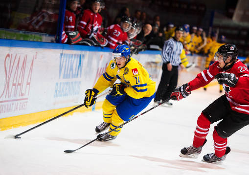 Rickard Rakell, Sverige, utmanar Griffin Reinhart, Kanada
