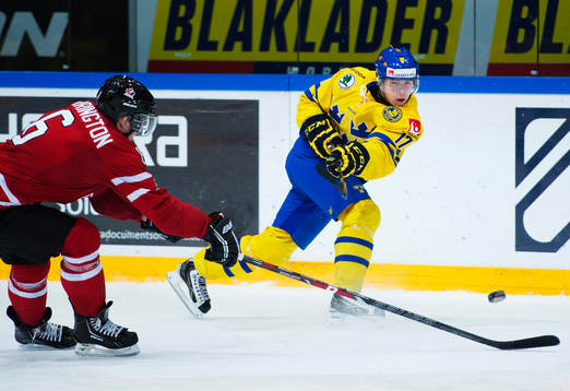 William Karlsson, Sverige, skjuter