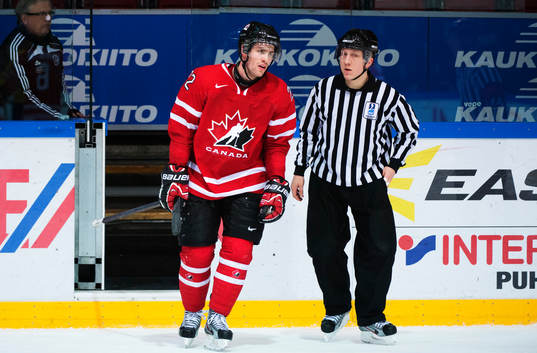 Boone Jenner, Kanada, får matchstraff