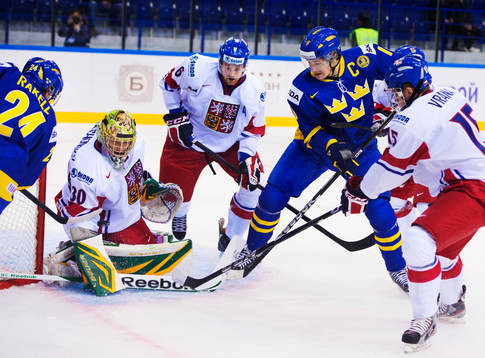 Rickard Rakell och Filip Forsberg, Sverige, oroar framför