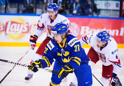 Filip Sandberg, Sverige, bryter sig igenom försvaret och
