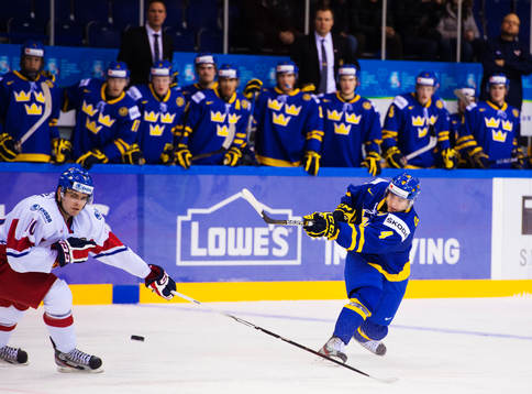Christian Djoos, Sverige, skjuter
