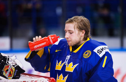 Joel Lassinantti, målvakt, Sverige, dricker vatten