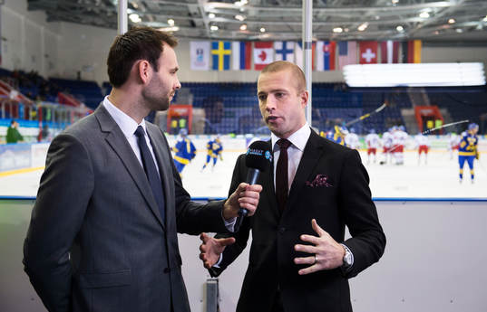 Tobias Carlsson, reporter, intervjuar Johan Tornberg,
