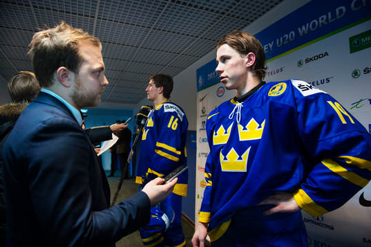 Expressens reporter Henrik Sjöberg intervjuar Elias