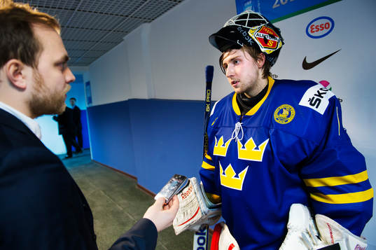 Expressens reporter Henrik Sjöberg intervjuar Joel