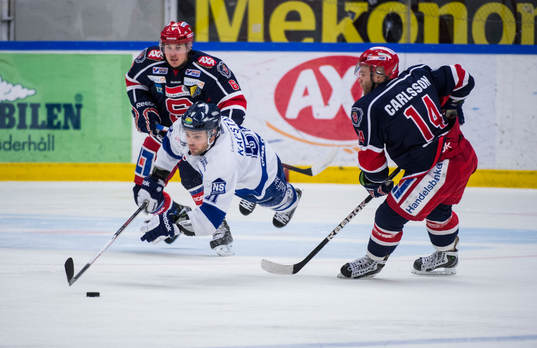 Kevin Kapstad, Leksand kastar sig frmför Robert Carlsson,
