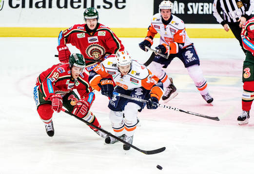 Fredrik Sjöström, Frölunda, i kamp om pucken med Björn