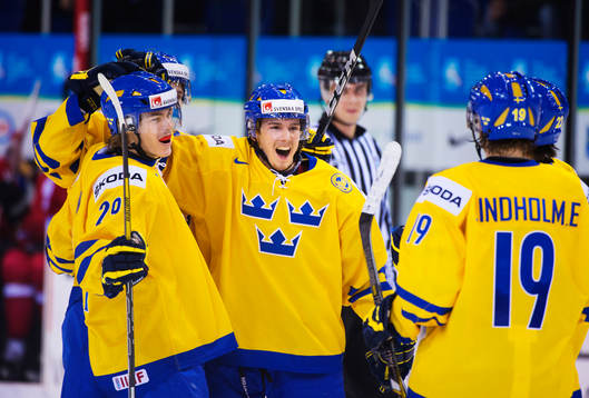 Bläddra bland fler bilder av Ishockey, JVM, Sverige - Schweiz