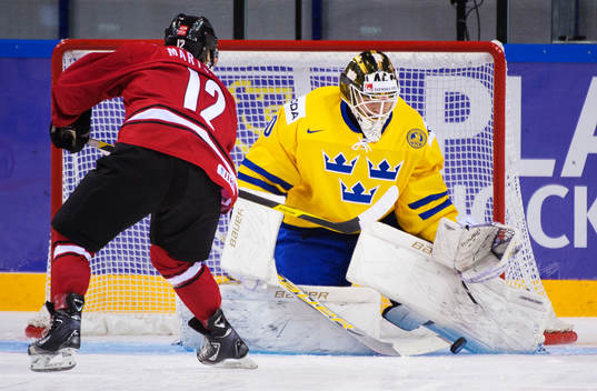 Niklas Lundström, målvakt, Sverige, räddar