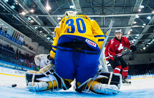 Niklas Lundström, målvakt, Sverige, räddar