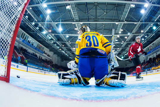 Niklas Lundström, målvakt, Sverige, räddar